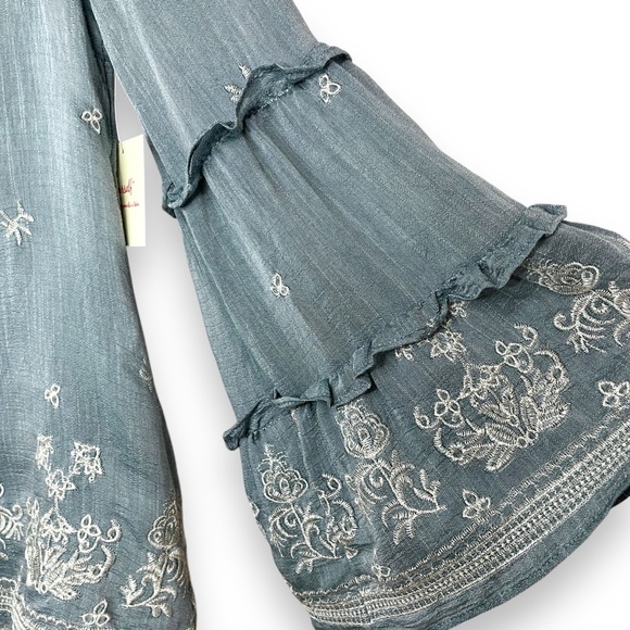 Fig & Flower Shirt Womens S Boho Bell Sleeve Floral Embroidery NWT - Picture 11 of 16